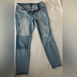 Cred NY. Skinny’s and mid rise jeans. Size 13. Stretch
